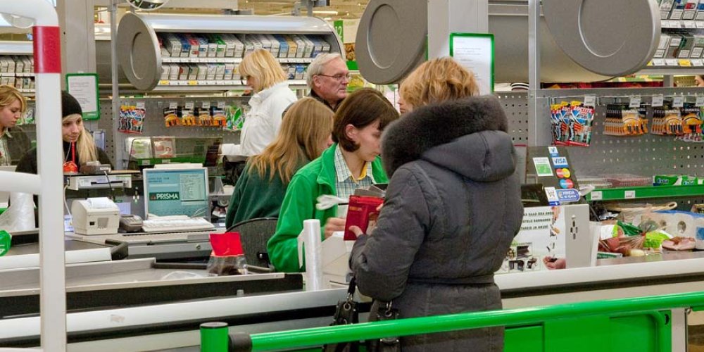 Выручка  предприятий розничной торговли в прошлом году выросла на 2 процента