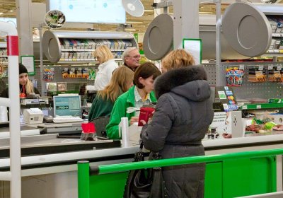 Выручка  предприятий розничной торговли в прошлом году выросла на 2 процента
