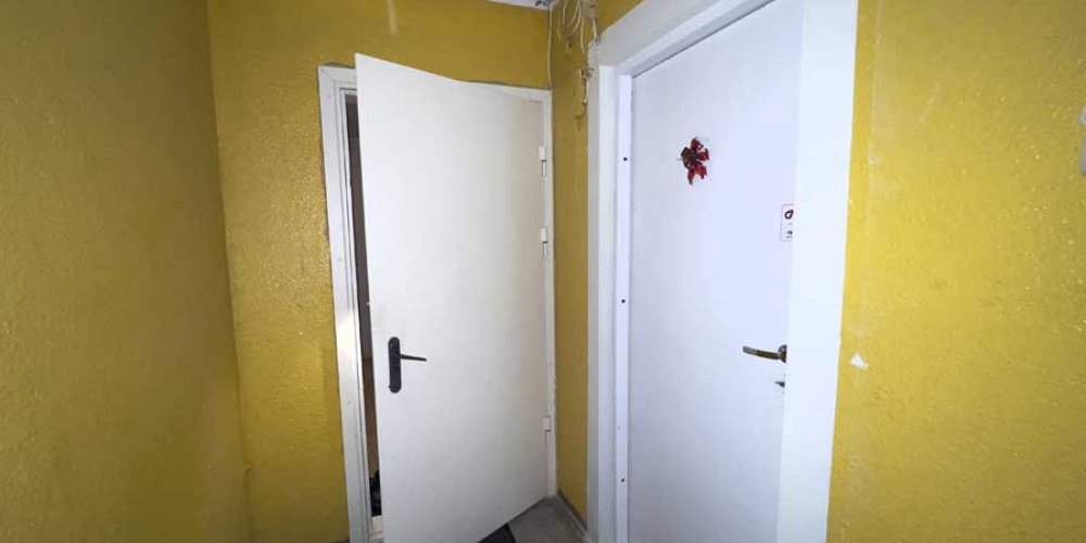 Если ваша входная дверь мешает соседям, вам нужно срочно ее поменять