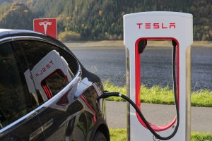 Смертельная авария Tesla произошла не по вине системы помощи водителю