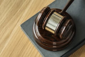 Из-за планов государства судебные исполнители боятся за свои зарплаты