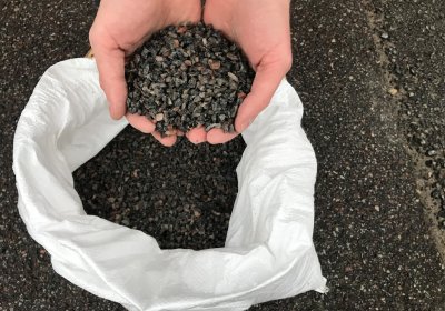 Управа района Ласнамяэ раздаст квартирным товариществам гранитную крошку