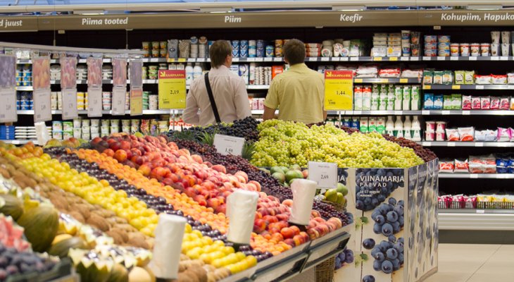 Центральный склад Maxima жертвует Продуктовому банку 350 кг фруктов и овощей