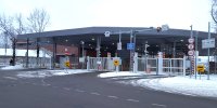 Эстонские пограничники выдают следующим в Россию жителям листовки с предупреждением