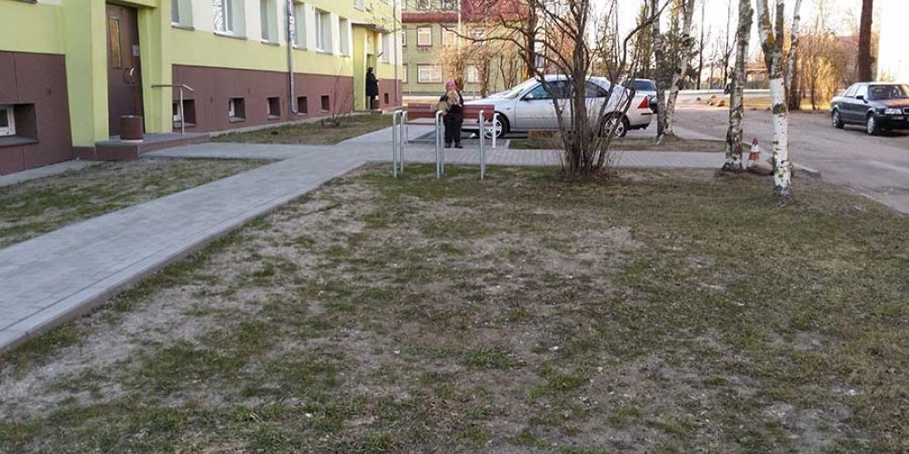 Таллинн будет активнее бороться с любителями припарковаться на тротуаре