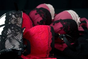 Четверть женщин страдает асимметрией груди - для них есть решение