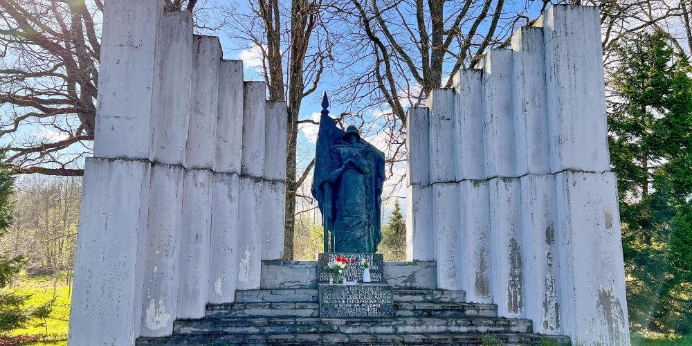 В Тюри убран самый известный в округе советский памятник