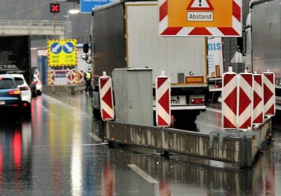 Пьяный мужчина пытался проехать КПП и протаранил шлагбаум