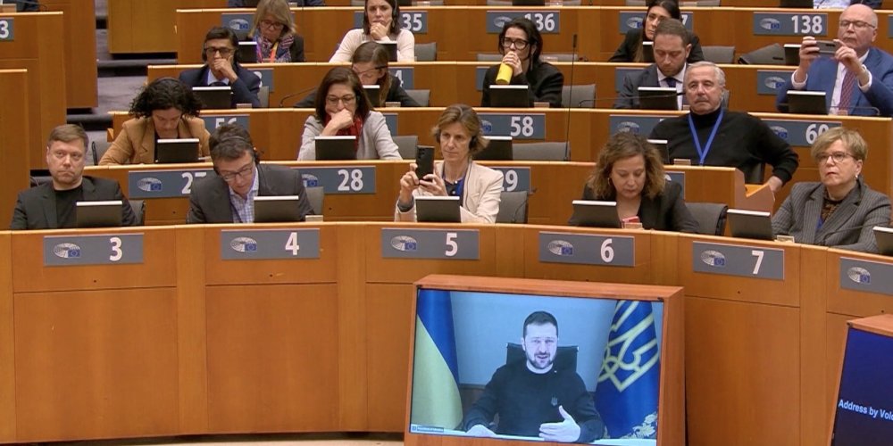 Зеленский в Европарламенте: война должна закончиться на справедливых условиях