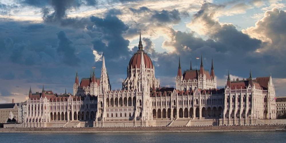 Здание венгерского парламента в Будапеште.