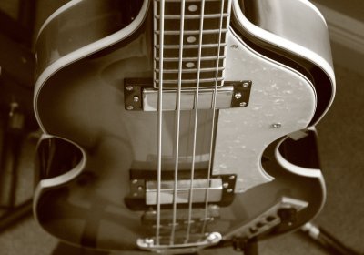 Полу Маккартни вернули украденную гитару, "запустившую битломанию"
