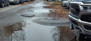 Читательница жалуется: наш район напоминает лунный пейзаж