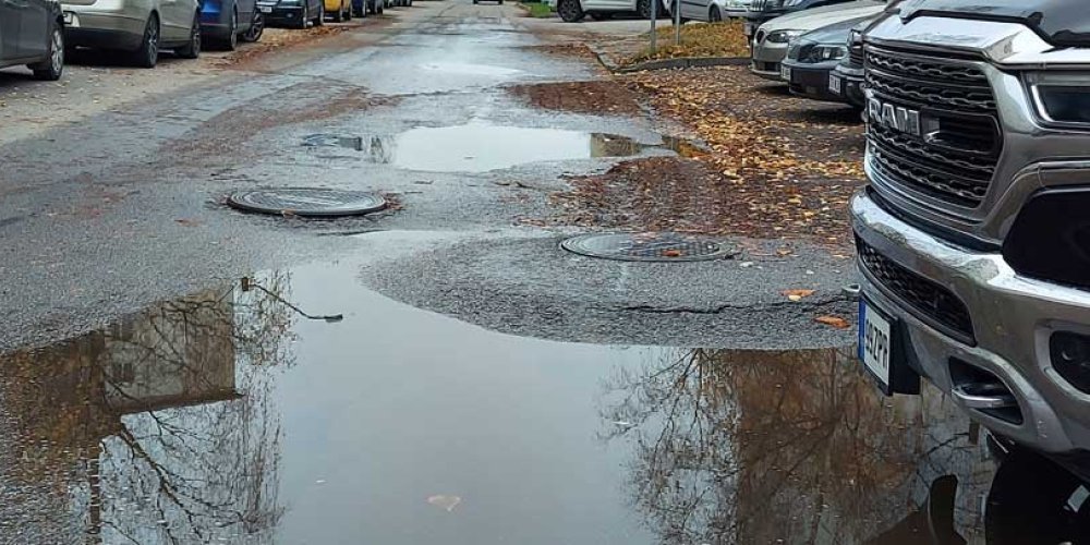 Читательница жалуется: наш район напоминает лунный пейзаж
