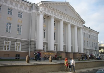 Все профессии важны: на кого идут учиться сегодняшние абитуриенты?