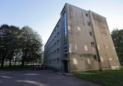 Кто там?: судебный исполнитель не смог попасть в квартиру и выставил ее на торги вместе с мертвым телом владельца, находящимся внутри. 