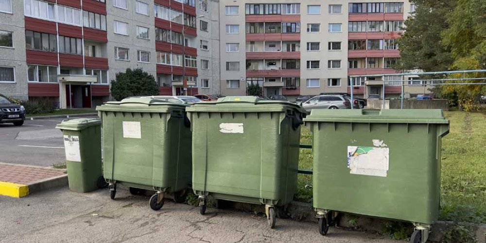 Читательница: машина мешает вывозить мусор