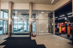 Торговый центр Т1 открыл вход со стороны железной дороги