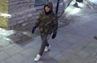 Полиция устанавливает личность мужчины, подозреваемого в угоне автомобиля