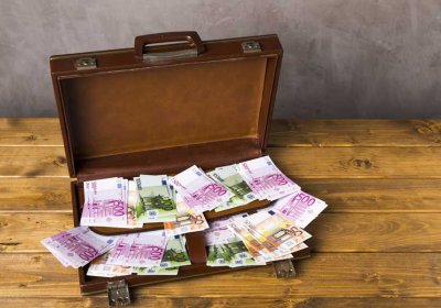 Полиция просит помочь установить личность подозреваемого в использовании фальшивых денег