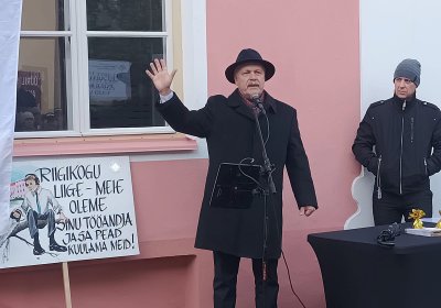 Хенн Пыллуаас на пикете. 