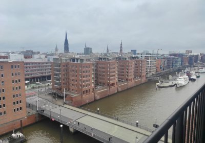 С высоты 37 метров: такой вид открывается на Гамбург со смотровой площадки Филармонии. 