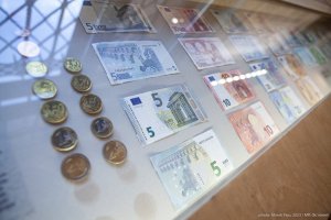 Евростат: инфляция в ЕС в феврале замедлилась до 2,8%