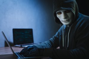 Мошенники убедили своих жертв отнести наличность в почтомат или передать «курьеру»