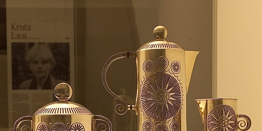 Эдит Рийдас, кофейный сервиз «Мари». 1969: в 1969 году фабрика начинает производство кофейных и чайных сервизов из серебра. 