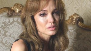 Анджелина Джоли призналась, что наняла киллера для собственного убийства