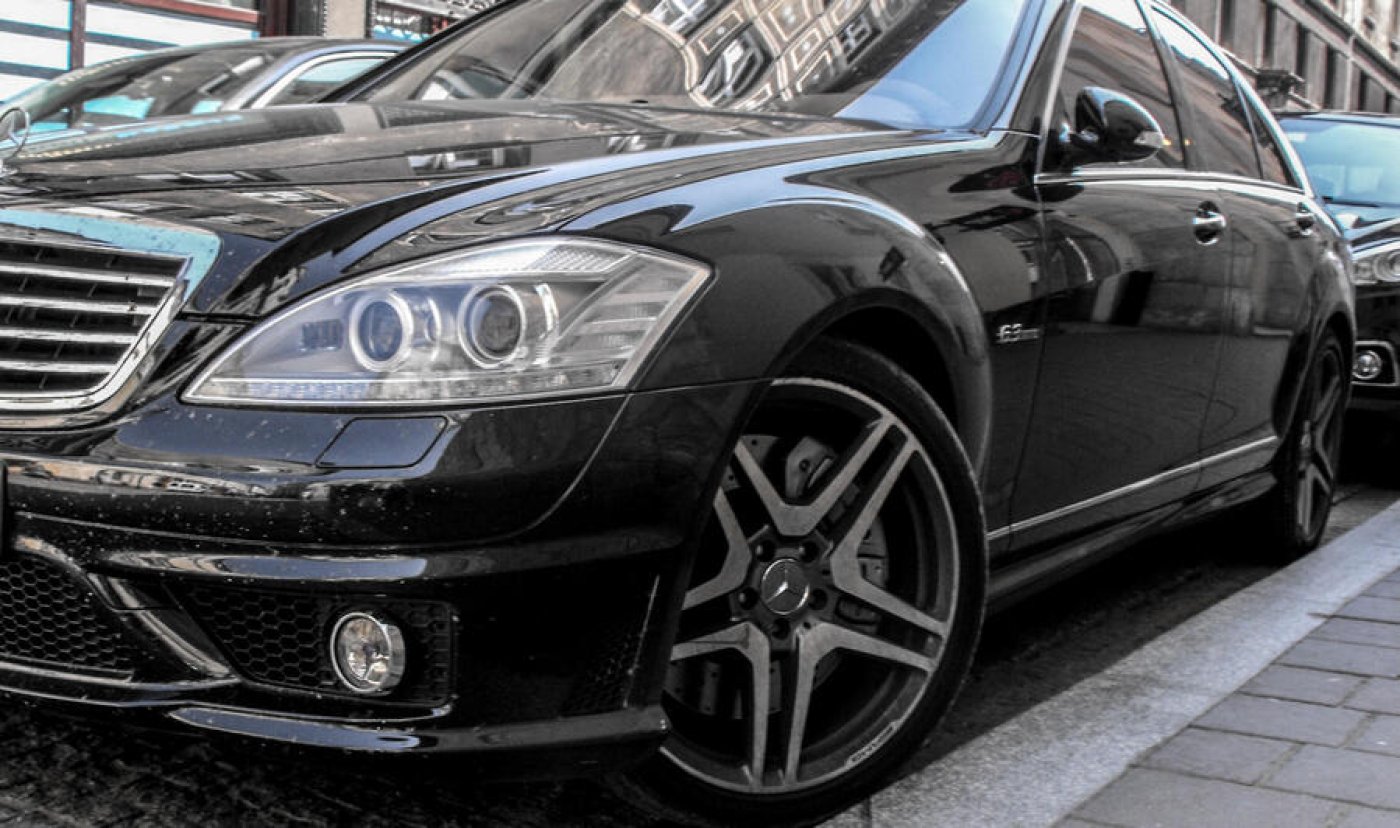 Аренда машины ереван. W221 16в. Ереван машины. W221 AMG обои. Аренда машины