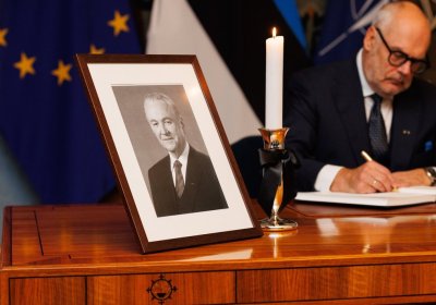 Канцелярия президента открыла книгу соболезнований в память об Арнольде Рюйтеле