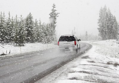 На небольших второстепенных дорогах сложные условия