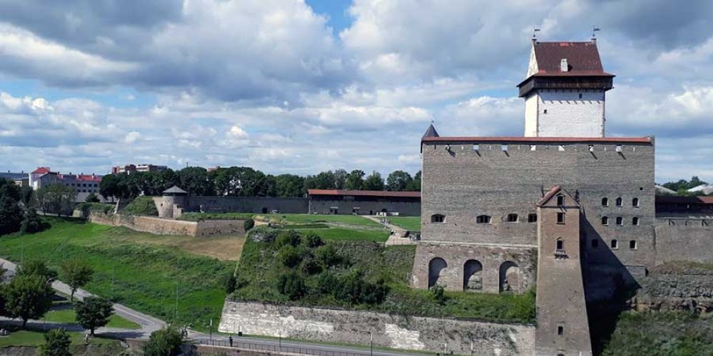 Нарвитяне требуют оставить мемориал в Парке победы в Нарве