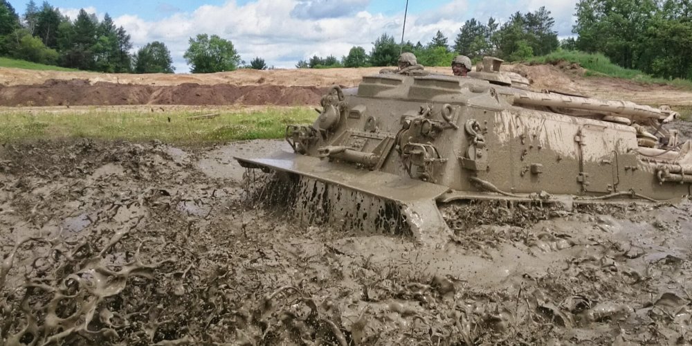 Эвакуатор M88 на полигоне в Форт Маккой, штат Висконсин, 2015 год. 