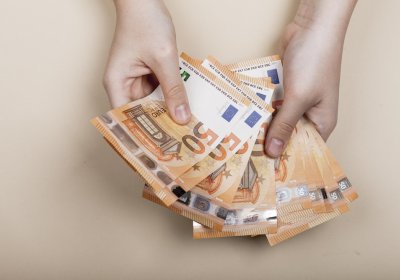 Расчетная средняя зарплата учителей увеличится до 2184 евро