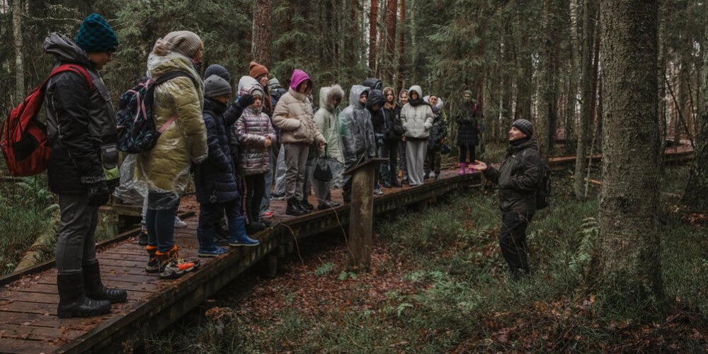 Природоведческие экскурсии украинским детям проводит их соотечественник