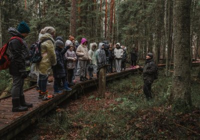 Природоведческие экскурсии украинским детям проводит их соотечественник