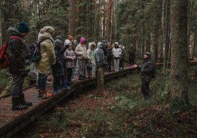 Природоведческие экскурсии украинским детям проводит их соотечественник