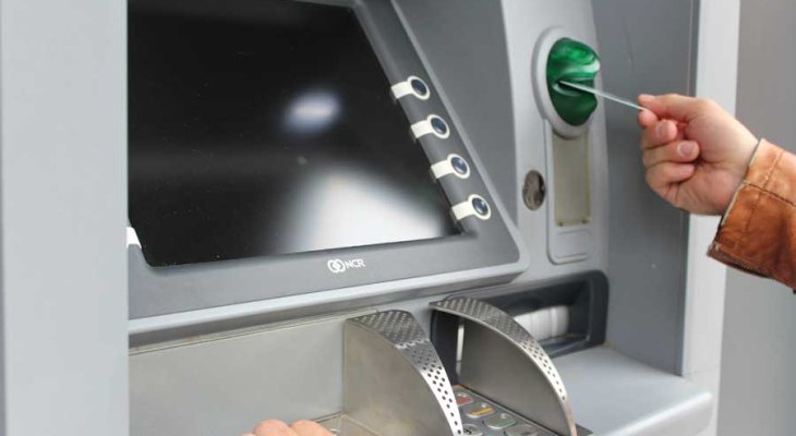Статистика: в банкоматах снимают в среднем 155 евро