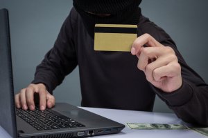 Вновь активизировались выдающие себя за сотрудников полиции мошенники