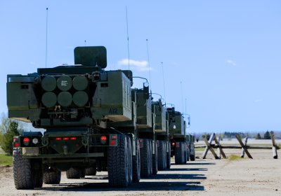 На авиабазу Эмари прибыли шесть реактивных систем залпового огня HIMARS