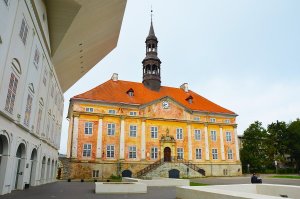 В Нарве традиционная рождественская деревня откроется на Ратушной площади
