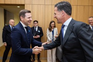 Певкур встретился в Брюсселе с генсеком НАТО Марком Рютте