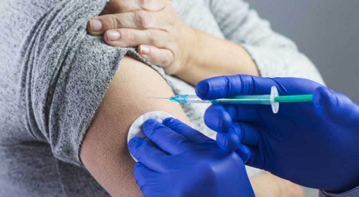 Фокус программы вакцинации направлен на бустерные дозы и пожилых людей