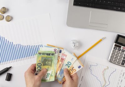 Исследование: за полгода вера людей в рост зарплат снизилась