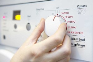 В зависимости от выбранного часа стирки, она может стоит дешевле или дороже.