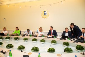 Рост зарплат большинства высших чиновников в этом году сохранится на уровне 5,3%