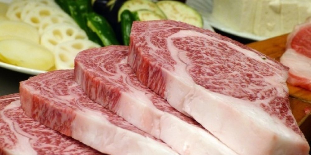 Названы 6 категорий людей, которым следует ограничить употребление красного мяса