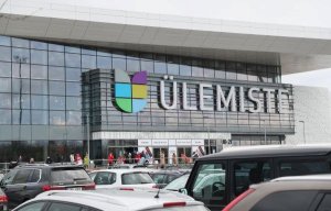 Из-за дрифтеров в четверг вечером была закрыта парковка перед центром Ülemiste