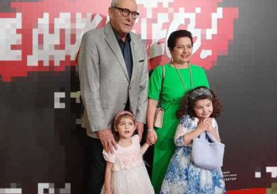 Эммануил Виторган с супругой Ириной Млодик и дочками
